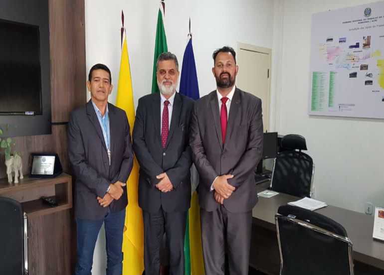 Presidente do Sinsjustra participa de reunião com ministro Lelio Bentes